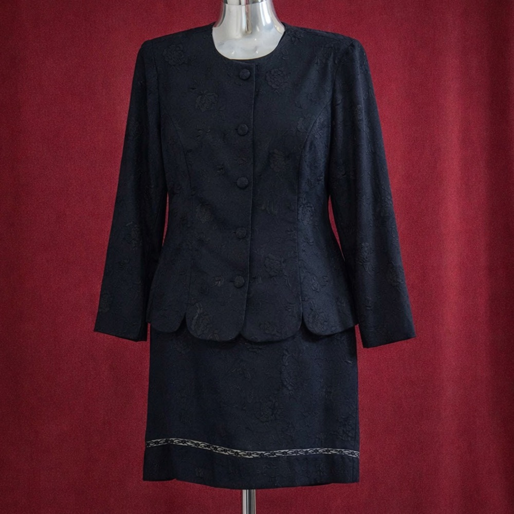 R & J Original Petite Black Suit/London Times Skirt Size  14 P / Large